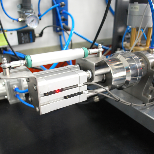 O Micromixer é o componente responsável por homogeneizar a amostra de colorante juntamente com o veículo (diluição analítica) na proporção estabelecida pelo equipamento.